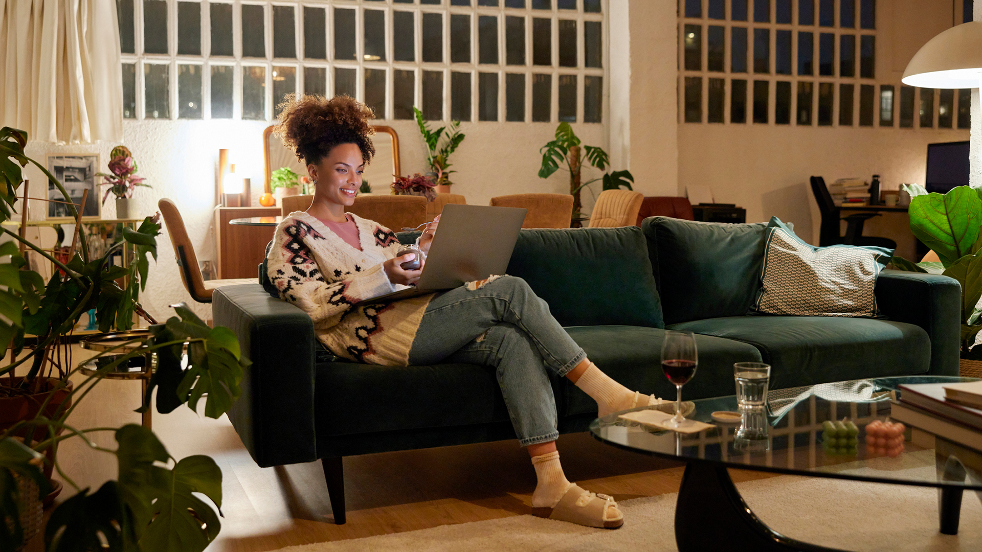 It's Cozy Szn: Here Are 8 Must-Have Accessories And Style Pieces You Need For Your Next Stay At Home Fit It's Cozy Szn: Here Are 8 Must-Have Accessories And Style Pieces You Need For Your Next Stay At Home Fit