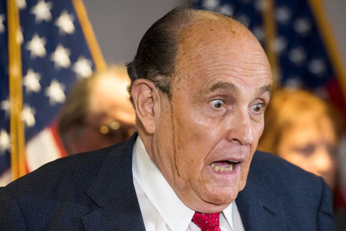 “Scumbag” Rudy Giuliani Was Patted On Back, Not “Assaulted,” Says ShopRite Worker’s Legal Team “Scumbag” Rudy Giuliani Was Patted On Back, Not “Assaulted,” Says ShopRite Worker’s Legal Team