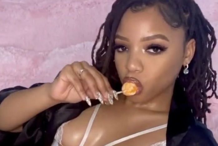 Chloe Bailey Divides Internet With Thirst-Trap Video of Herself Sucking Lollipop (Watch) Chloe Bailey Divides Internet With Thirst-Trap Video of Herself Sucking Lollipop (Watch)
