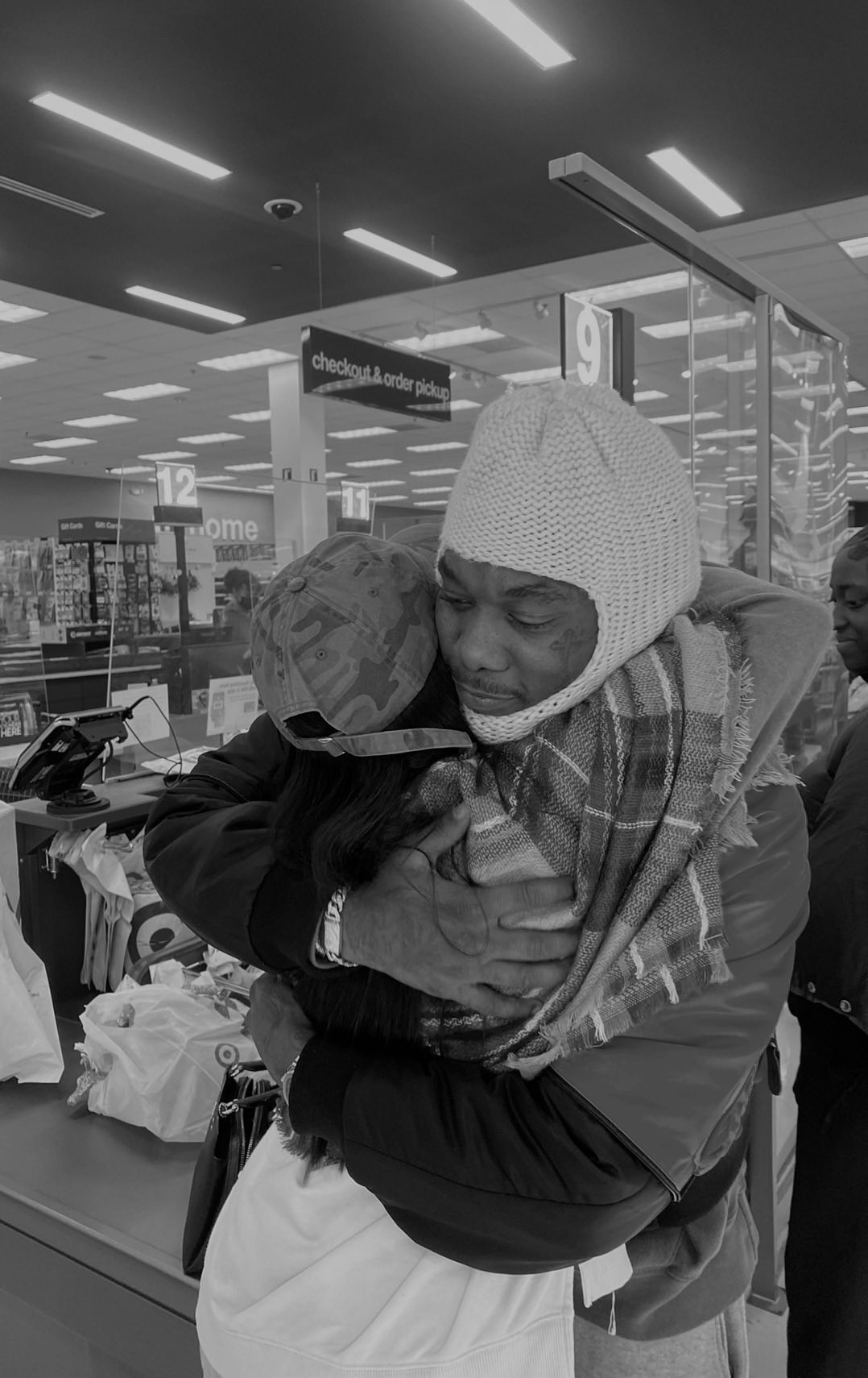 No One Has Ever Done Anything Like This’: Offset Cheers Up Woman Who Was Having A Bad Day By Paying for Her Items at the Register No One Has Ever Done Anything Like This’: Offset Cheers Up Woman Who Was Having A Bad Day By Paying for Her Items at the Register