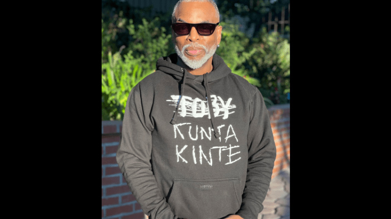 LeVar Burton Poses In Hoodie As A Nod To His Iconic Character Kunte Kinte And Reminded Folks Not To 'Get It Twisted' LeVar Burton Poses In Hoodie As A Nod To His Iconic Character Kunte Kinte And Reminded Folks Not To 'Get It Twisted'