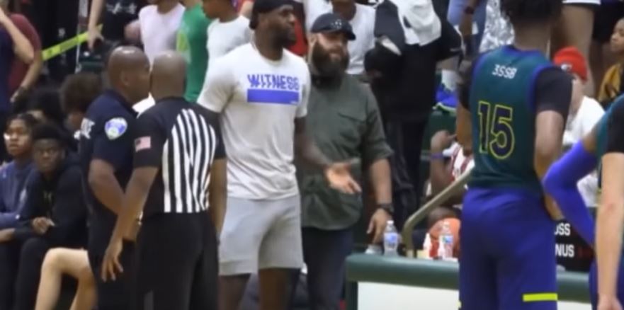 LeBron James Confronts PA Announcer at Bronny’s Game for Suggesting He Gets Preferential Treatment (Watch) LeBron James Confronts PA Announcer at Bronny’s Game for Suggesting He Gets Preferential Treatment (Watch)