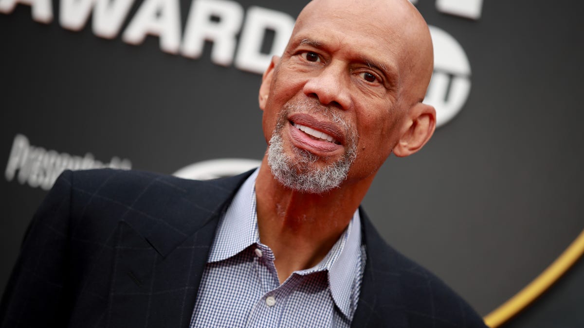 Kareem Abdul-Jabbar Blasts 'Disingenuous Vaccine Deniers', Insists 'There Is No Room' for NBA Players Who Refuse to Get Vaccinated Kareem Abdul-Jabbar Blasts 'Disingenuous Vaccine Deniers', Insists 'There Is No Room' for NBA Players Who Refuse to Get Vaccinated