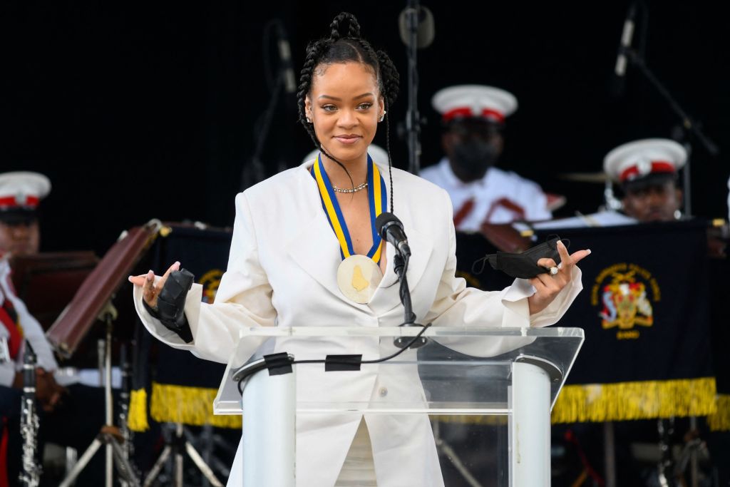 Rihanna Had Them Thangs Thangin In Cozy Grinch Savage X Fenty Fit 